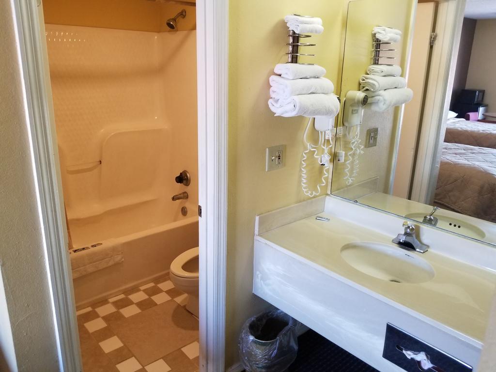 Americas Best Inn - Savannah I-95 Джорджтаун Экстерьер фото